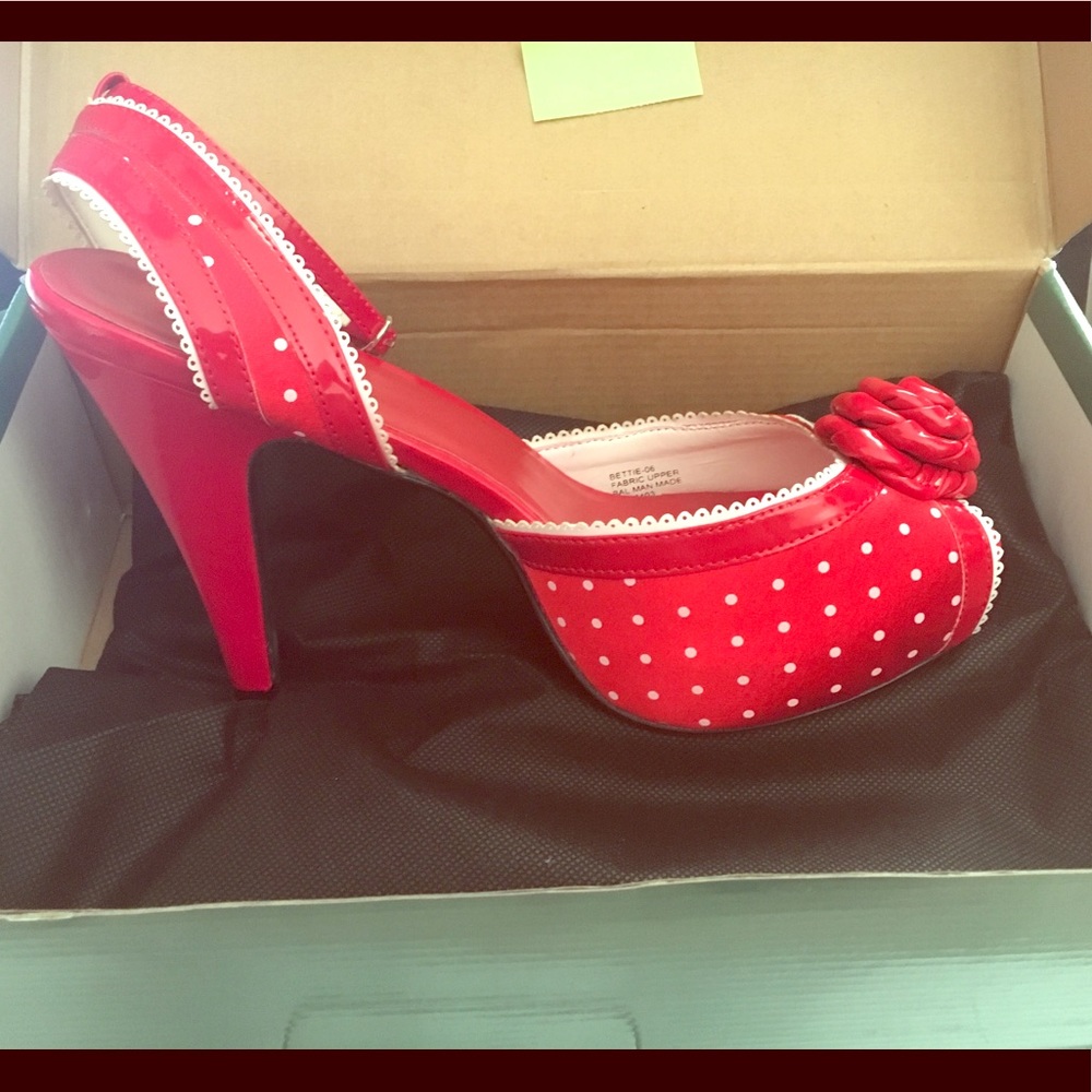Red and white Pin-up couture heels size 10